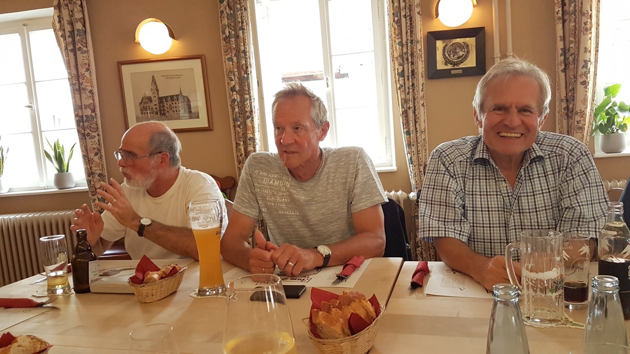 21.07.18 - 19.05.26 - Stiefelsaal Abendessen.jpg