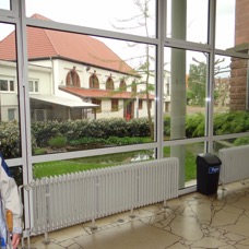 Eingang zum Neubau 2