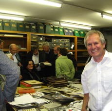 Gerhard mit uns im Archiv